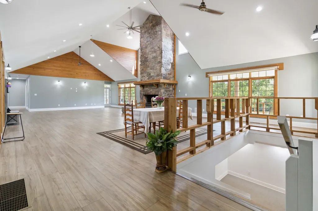 1599 Woodlake Road Midway KY 40347