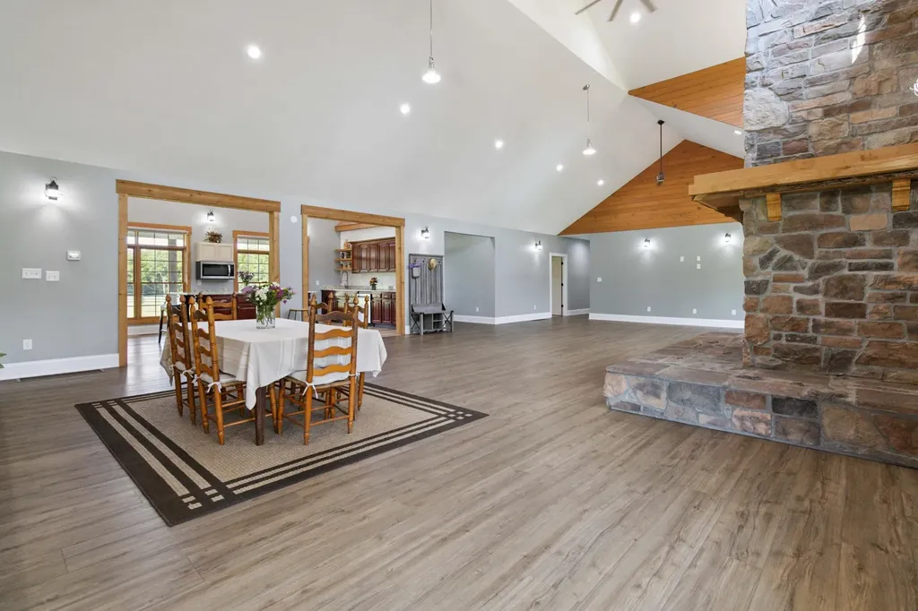 1599 Woodlake Road Midway KY 40347