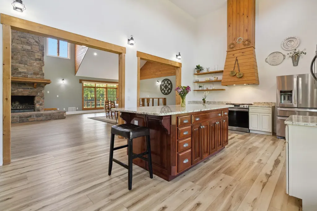 1599 Woodlake Road Midway KY 40347