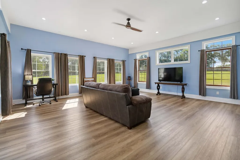 1599 Woodlake Road Midway KY 40347
