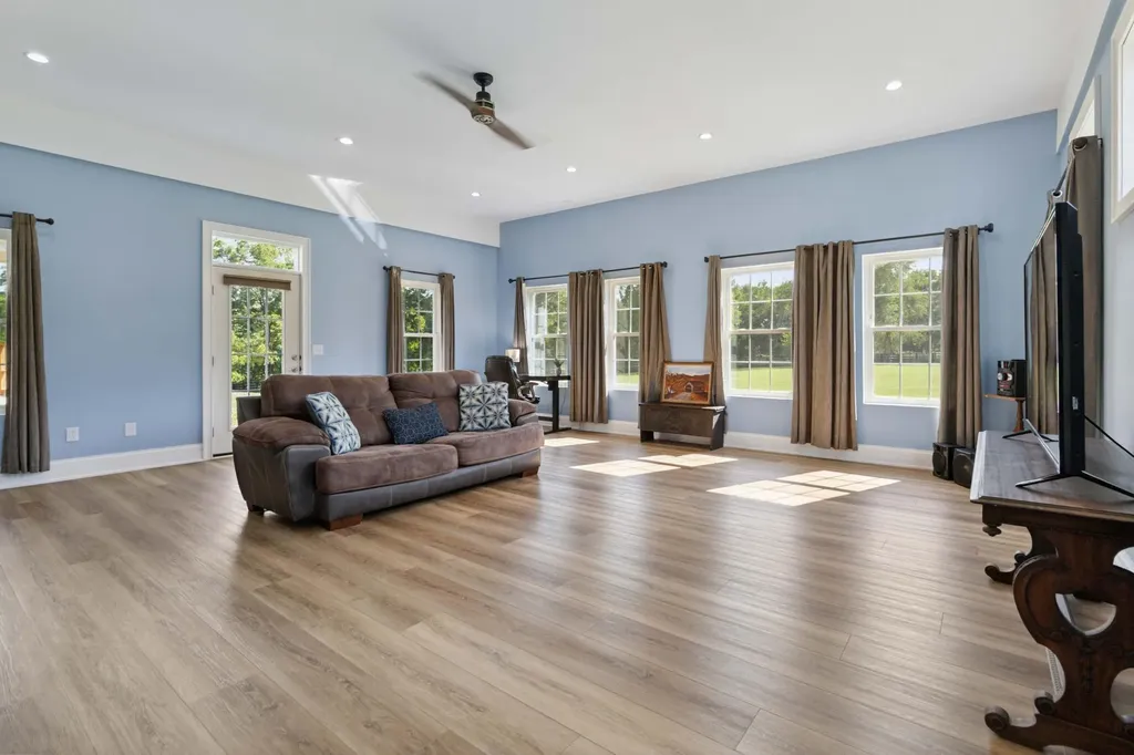 1599 Woodlake Road Midway KY 40347