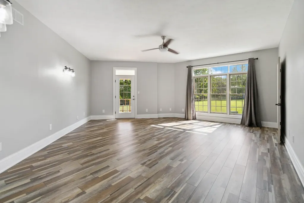 1599 Woodlake Road Midway KY 40347