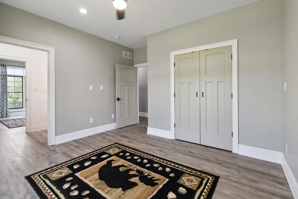1599 Woodlake Road Midway KY 40347