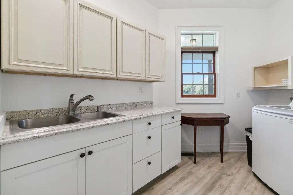 1599 Woodlake Road Midway KY 40347
