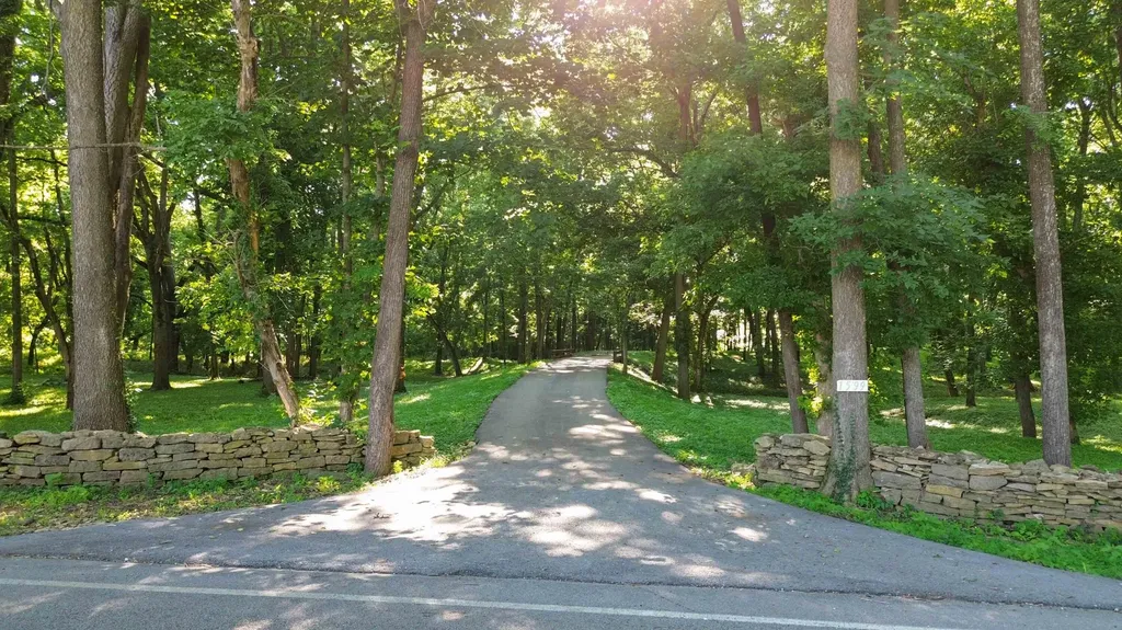 1599 Woodlake Road Midway KY 40347