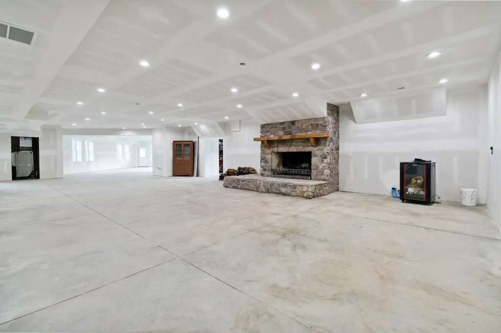 1599 Woodlake Road Midway KY 40347