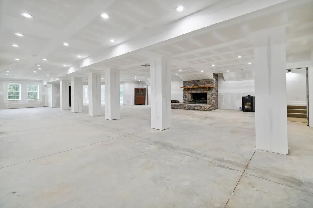1599 Woodlake Road Midway KY 40347