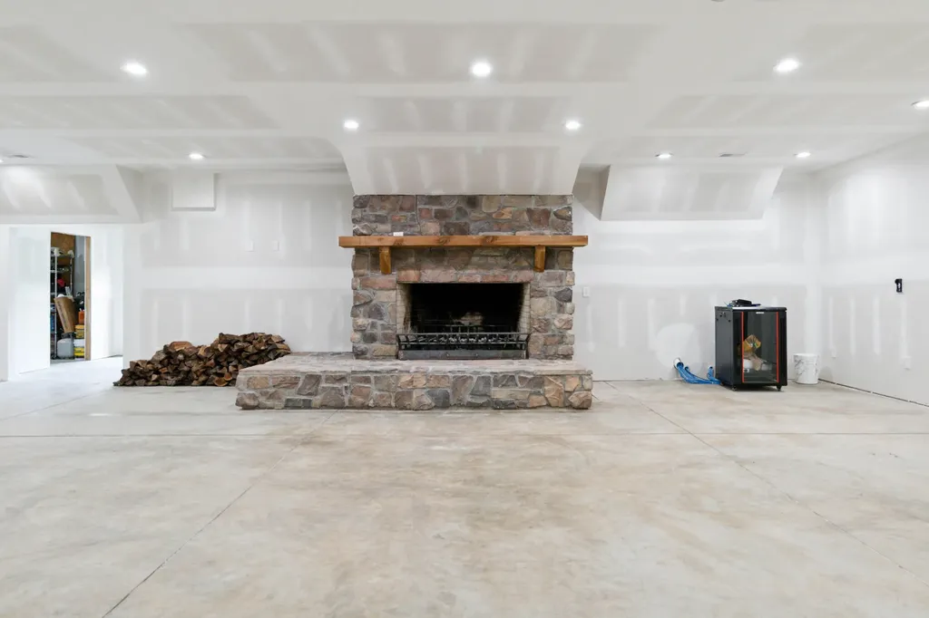 1599 Woodlake Road Midway KY 40347