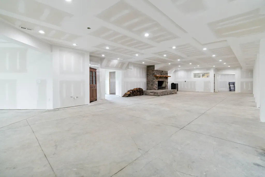 1599 Woodlake Road Midway KY 40347