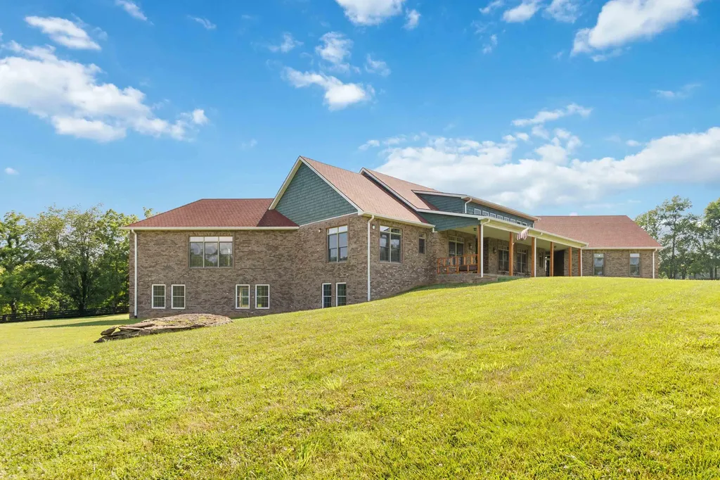 1599 Woodlake Road Midway KY 40347