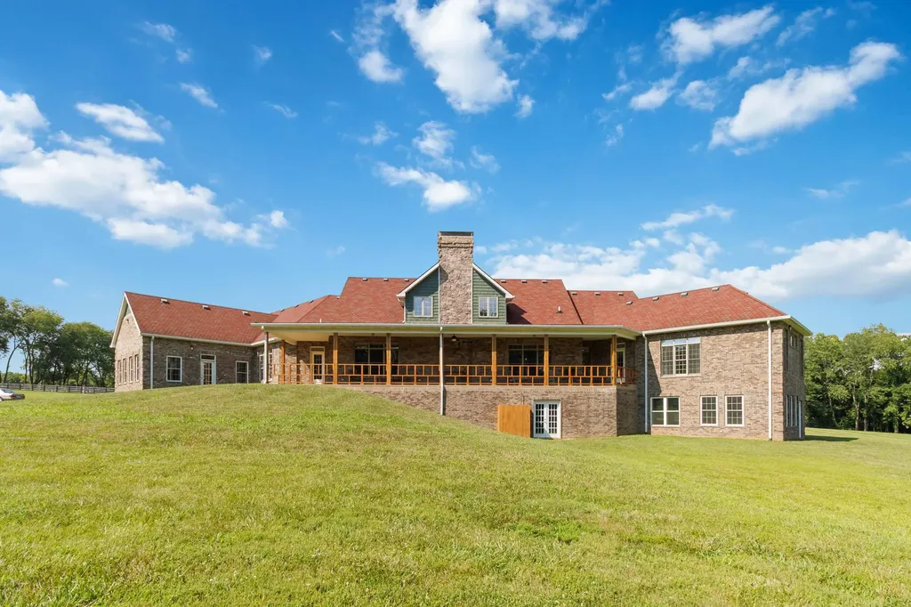 1599 Woodlake Road Midway KY 40347
