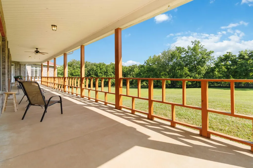 1599 Woodlake Road Midway KY 40347