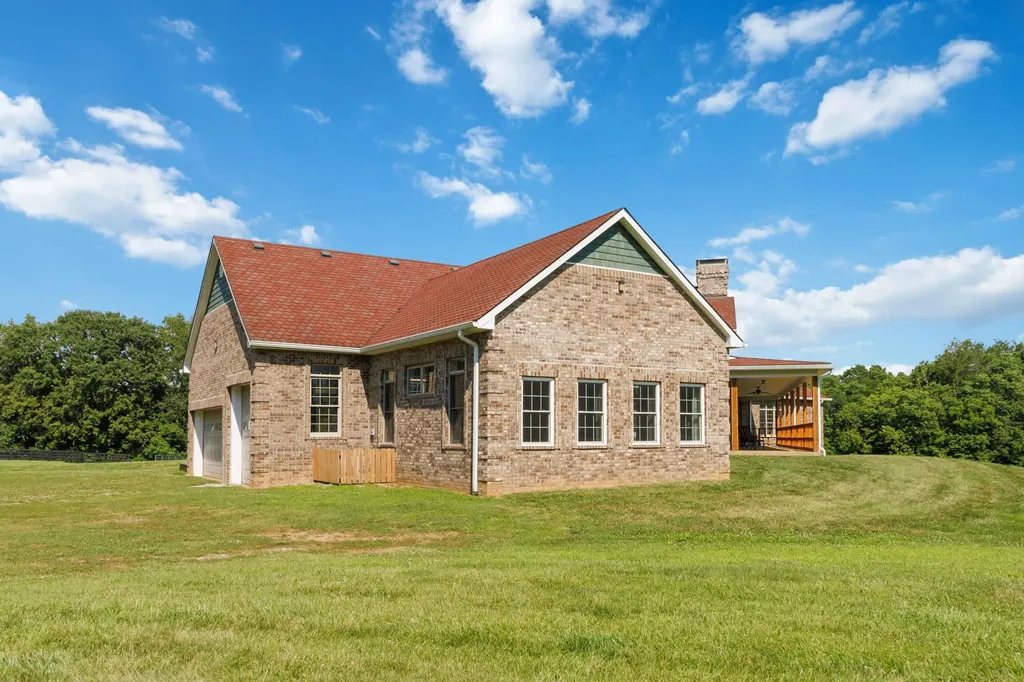 1599 Woodlake Road Midway KY 40347