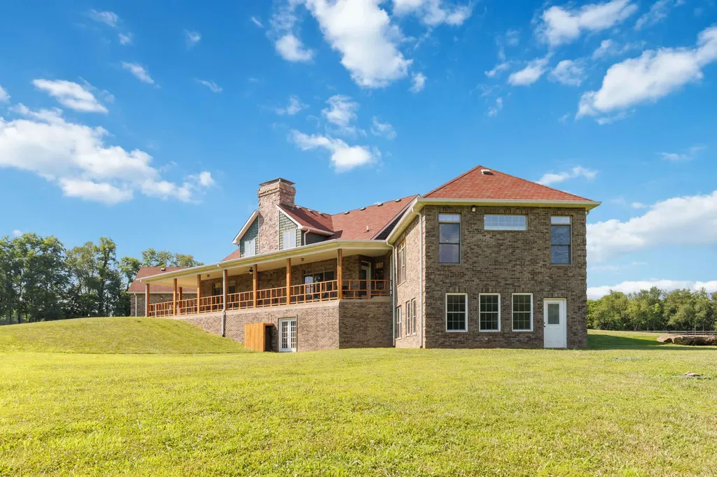 1599 Woodlake Road Midway KY 40347