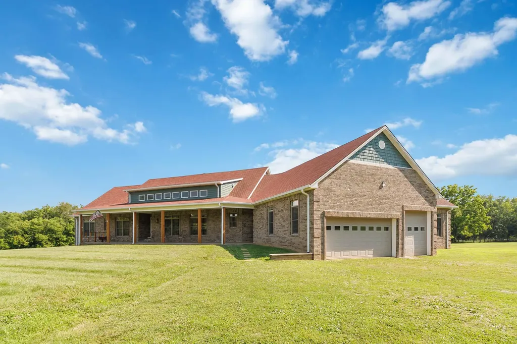 1599 Woodlake Road Midway KY 40347