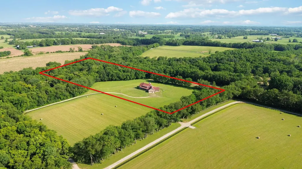 1599 Woodlake Road Midway KY 40347