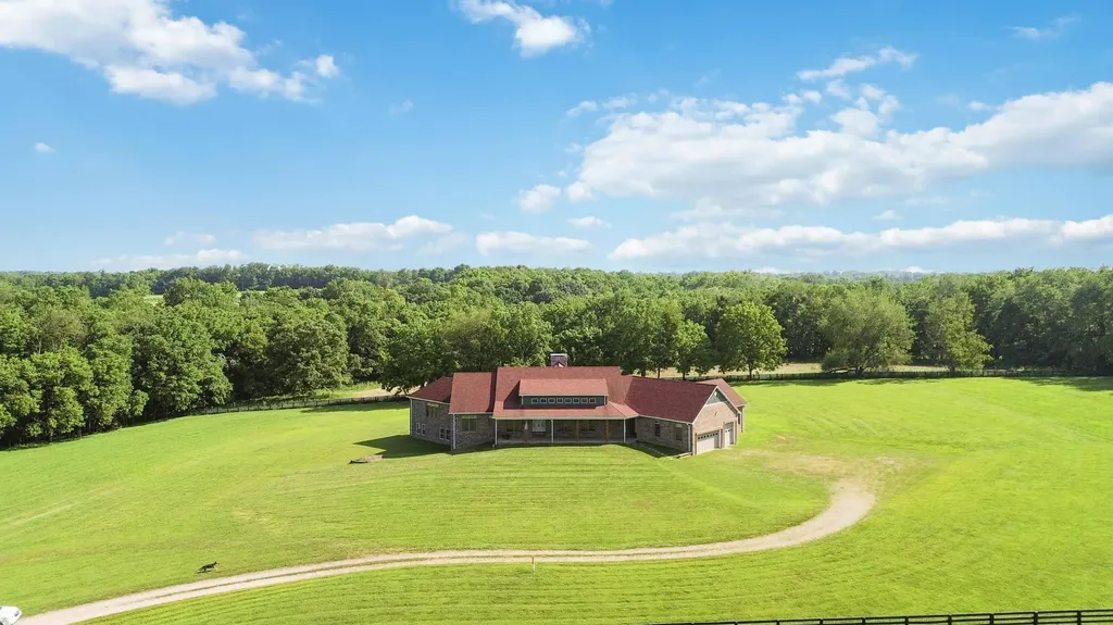 1599 Woodlake Road Midway KY 40347