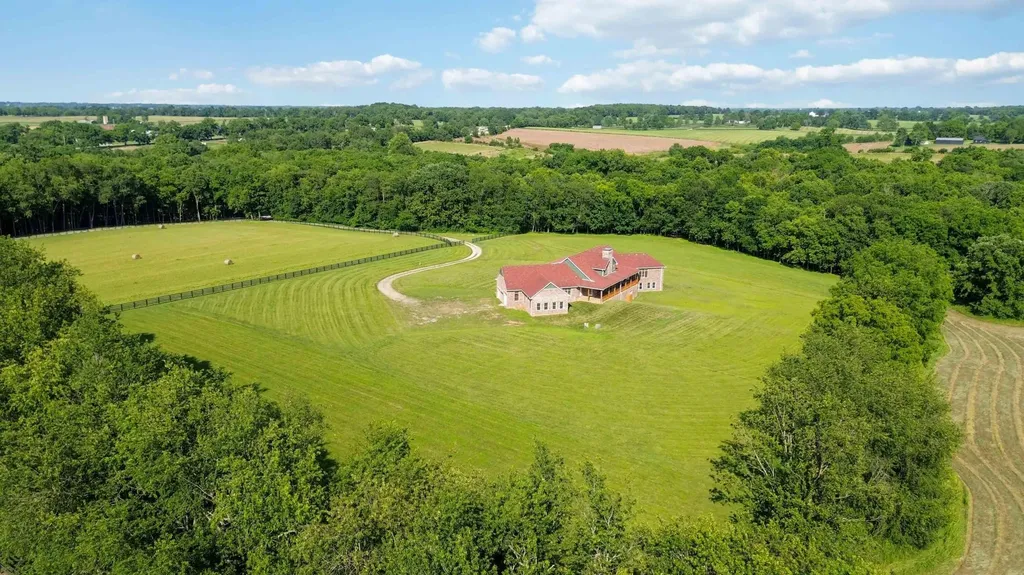 1599 Woodlake Road Midway KY 40347