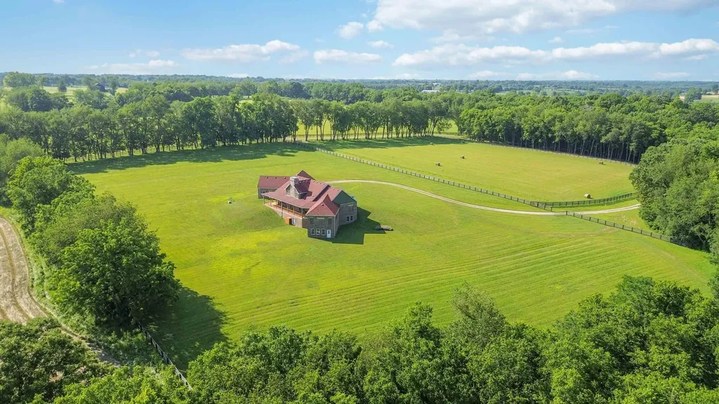 1599 Woodlake Road Midway KY 40347