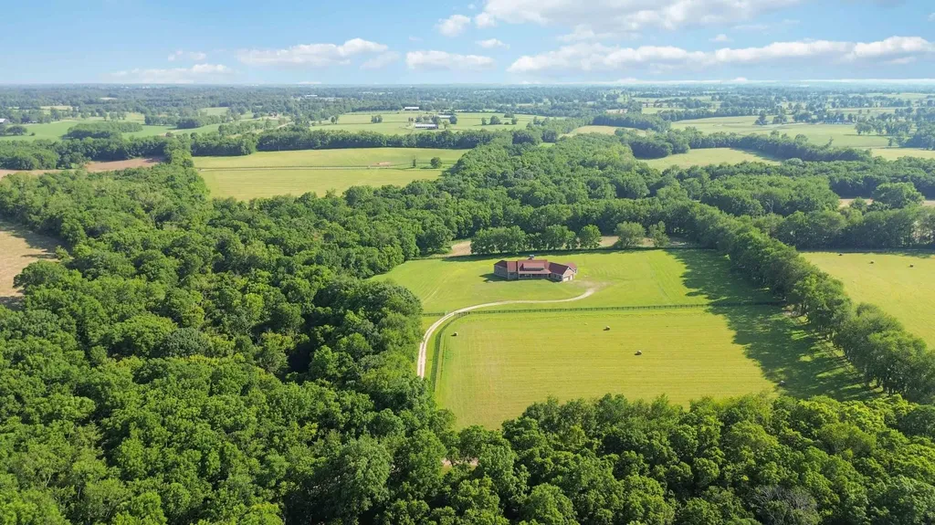 1599 Woodlake Road Midway KY 40347