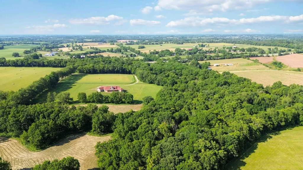 1599 Woodlake Road Midway KY 40347