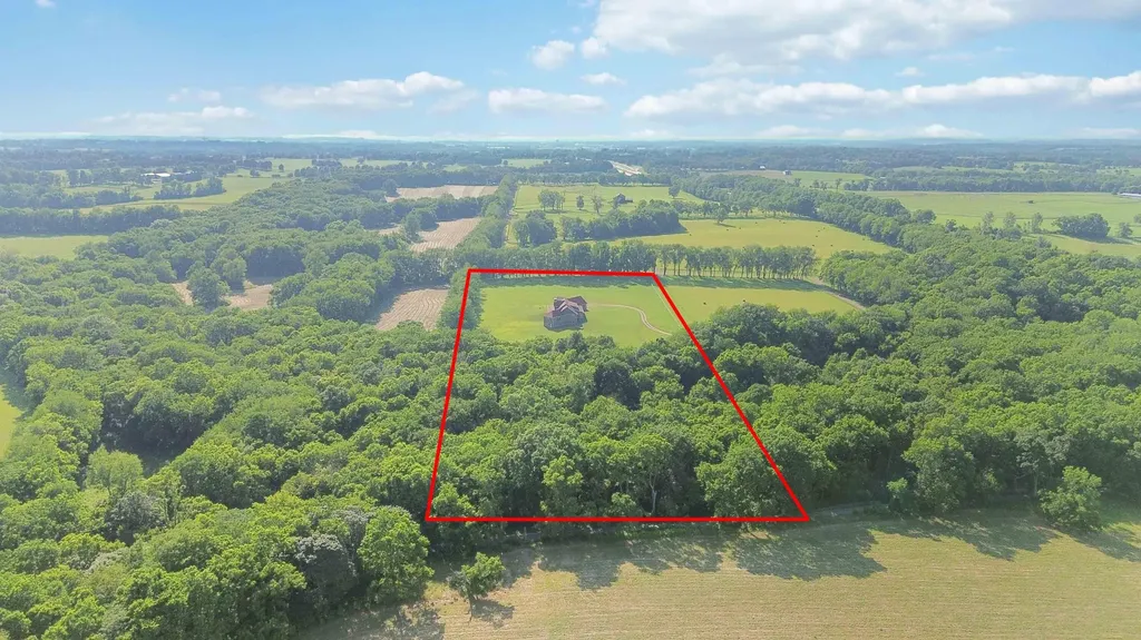 1599 Woodlake Road Midway KY 40347
