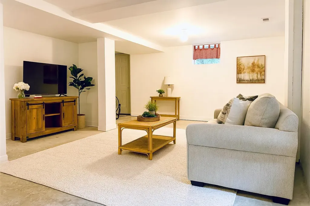 10 Logston Heights Berea KY 40403