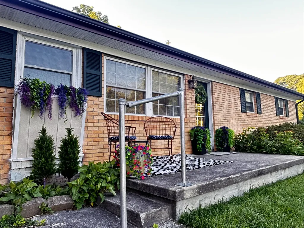 10 Logston Heights Berea KY 40403