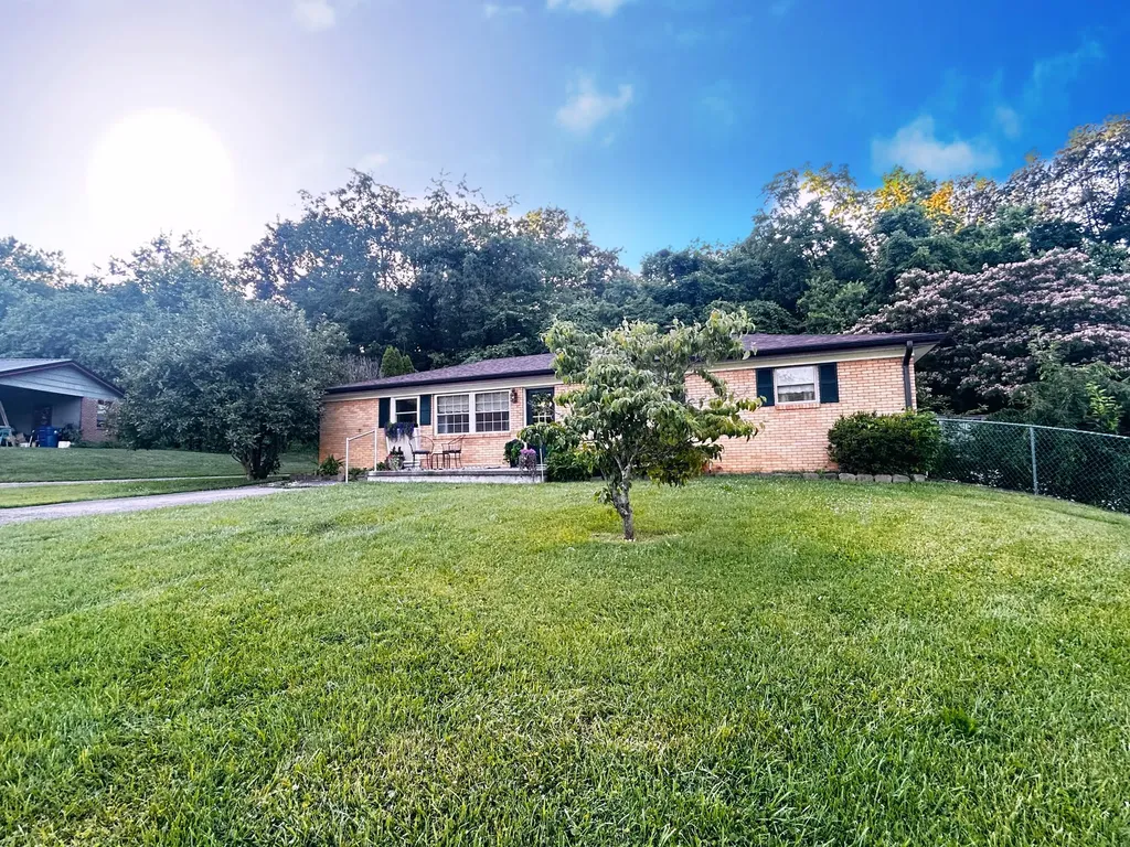 10 Logston Heights Berea KY 40403