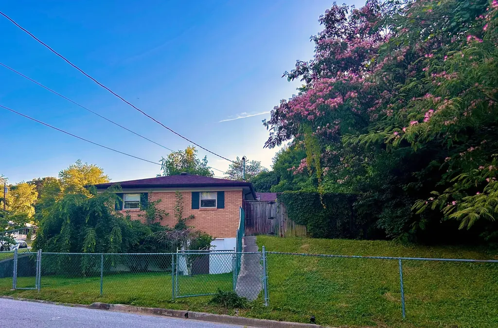10 Logston Heights Berea KY 40403