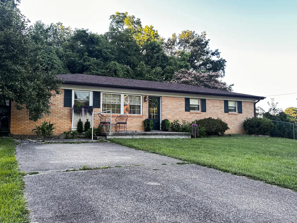 10 Logston Heights Berea KY 40403