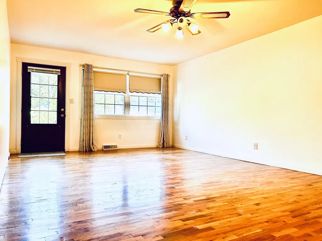 10 Logston Heights Berea KY 40403