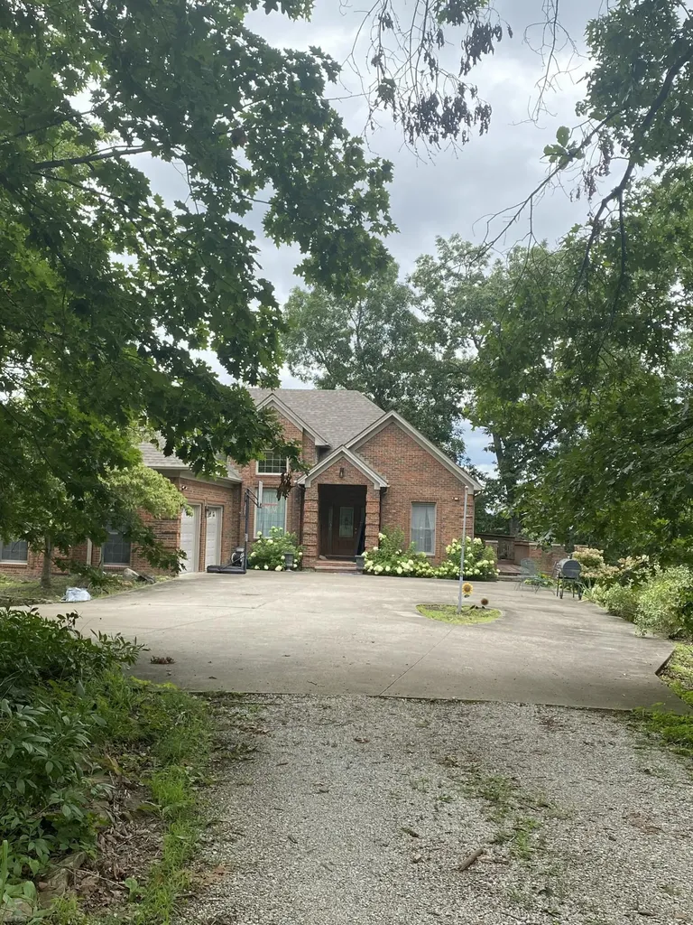 202 Oak Ridge Drive Irvine KY 40336