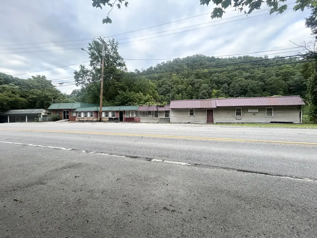 21836 & 21830 Main Street Hyden KY 41749