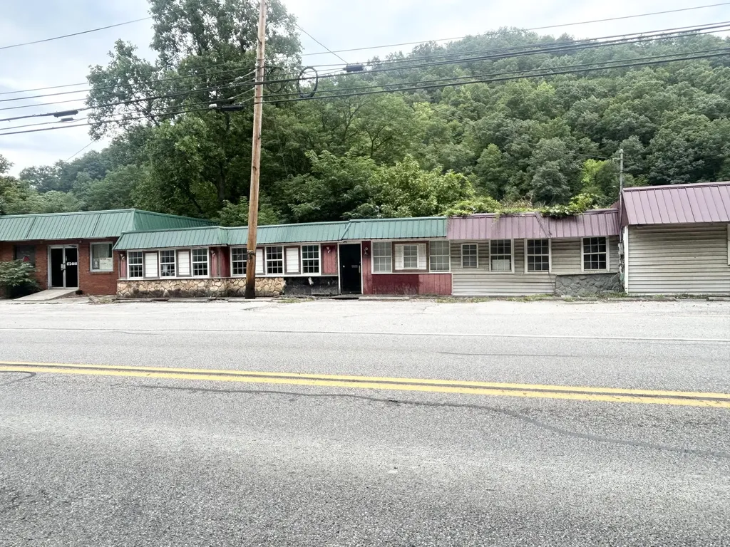 21836 & 21830 Main Street Hyden KY 41749