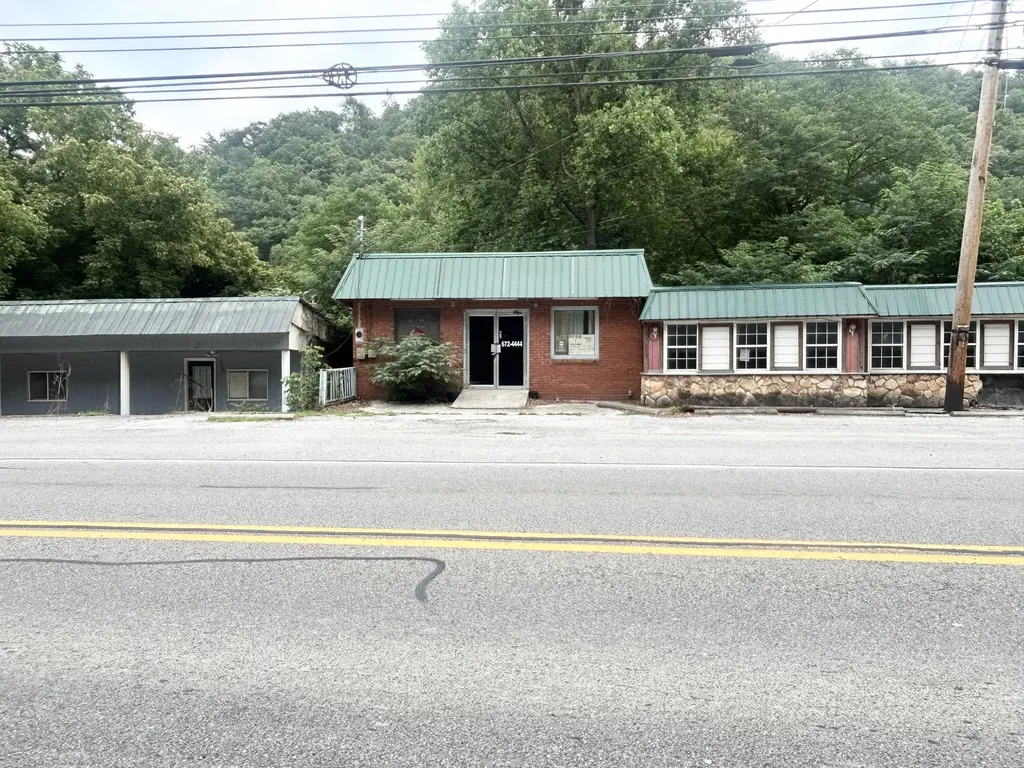 21836 & 21830 Main Street Hyden KY 41749