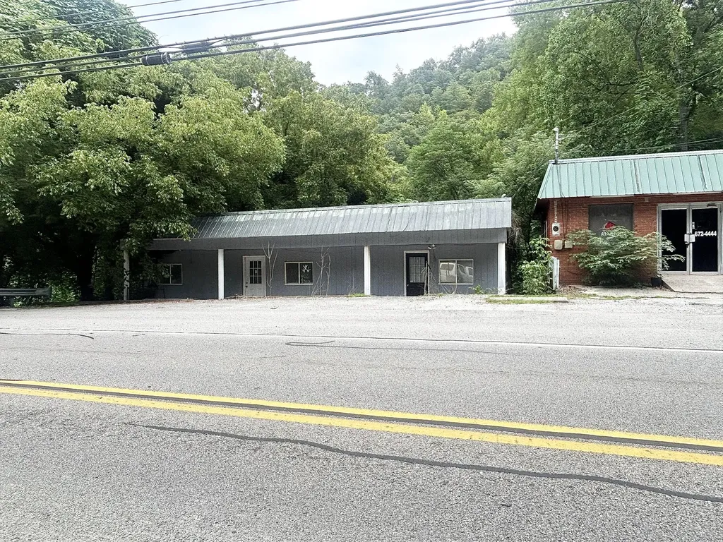 21836 & 21830 Main Street Hyden KY 41749