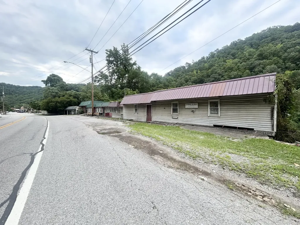 21836 & 21830 Main Street Hyden KY 41749