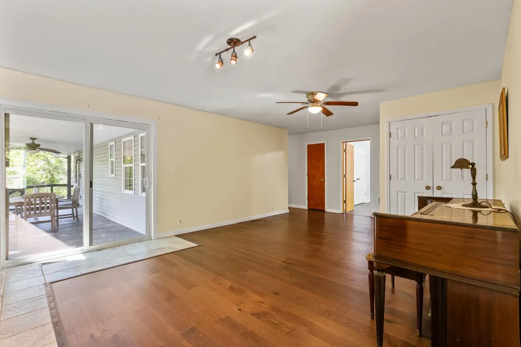 3902 Red Lick Road Irvine KY 40336