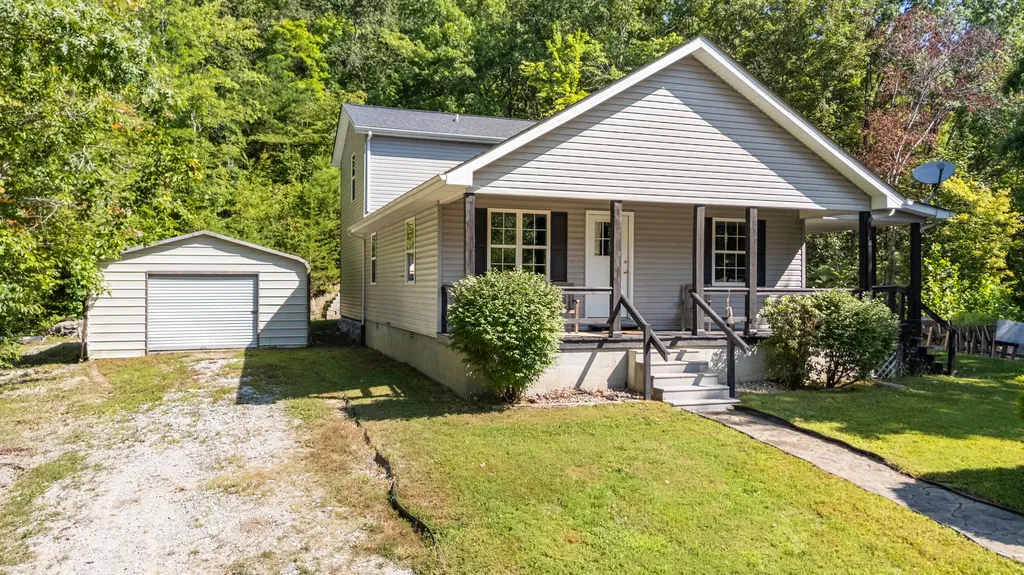 3902 Red Lick Road Irvine KY 40336