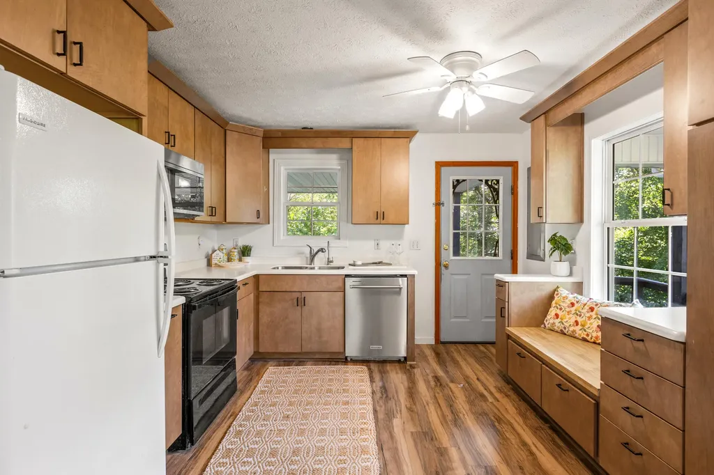 3902 Red Lick Road Irvine KY 40336