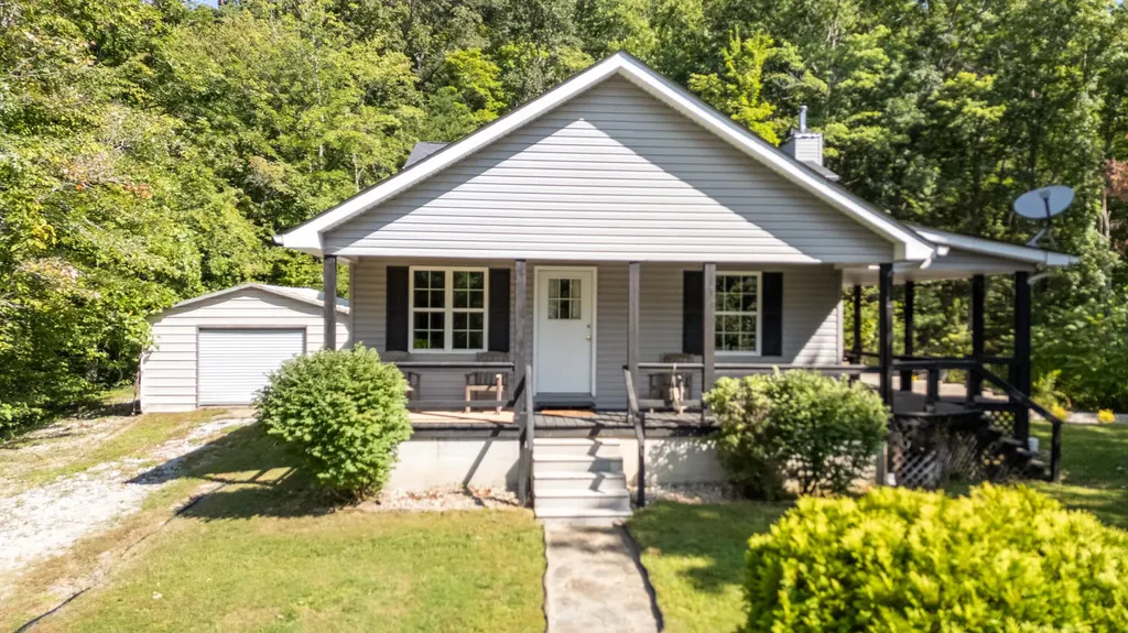 3902 Red Lick Road Irvine KY 40336