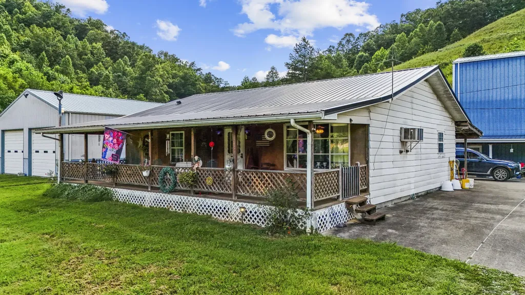 1552 Coffee Creek West Liberty KY 41472