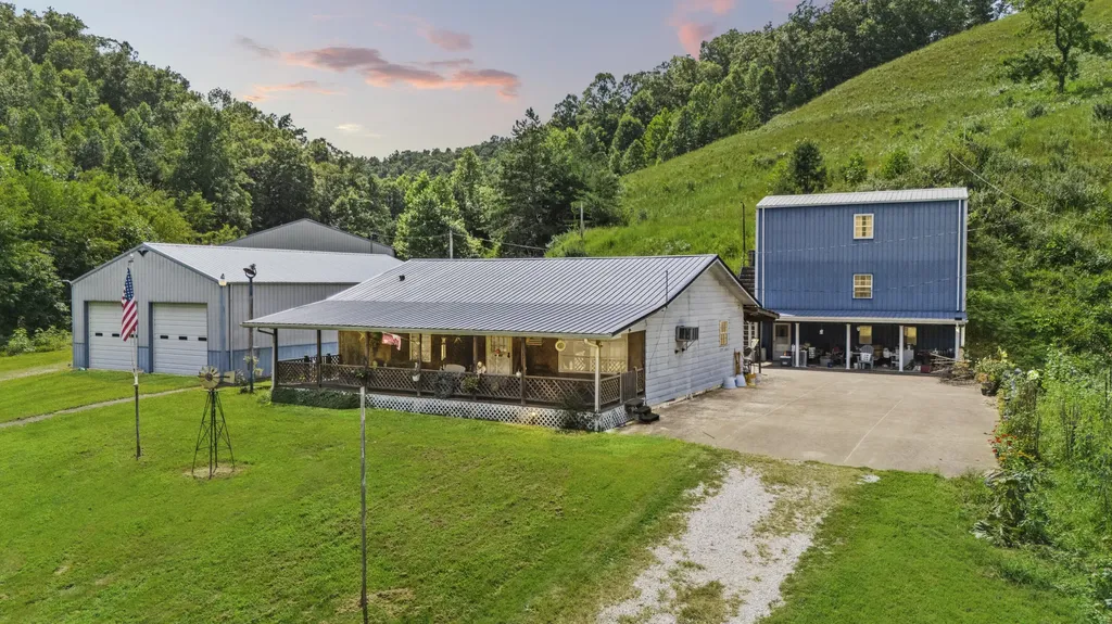 1552 Coffee Creek West Liberty KY 41472