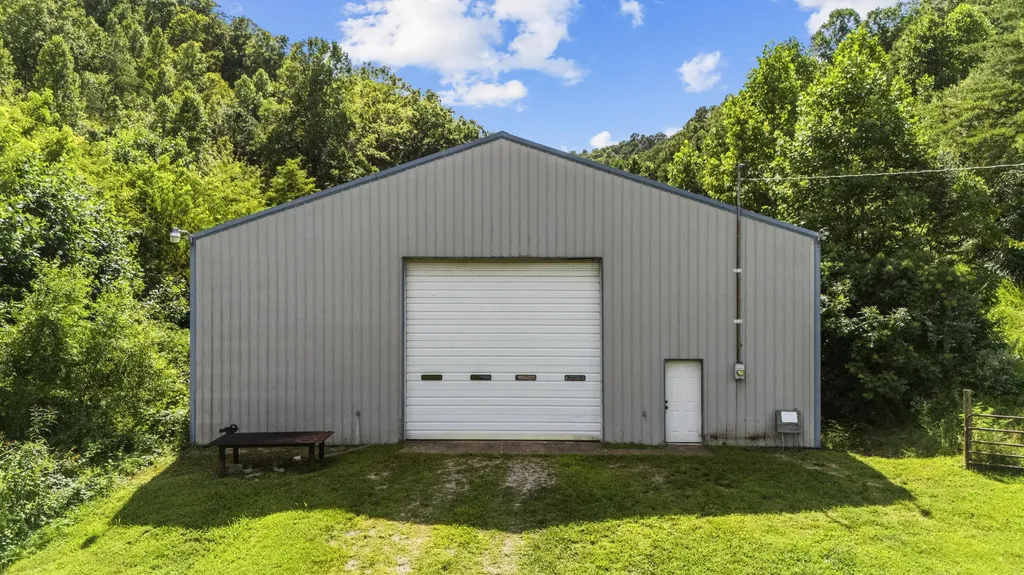 1552 Coffee Creek West Liberty KY 41472