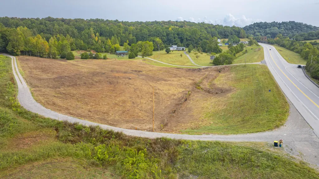 9300 Lake Cumberland Road Mt Vernon KY 40456