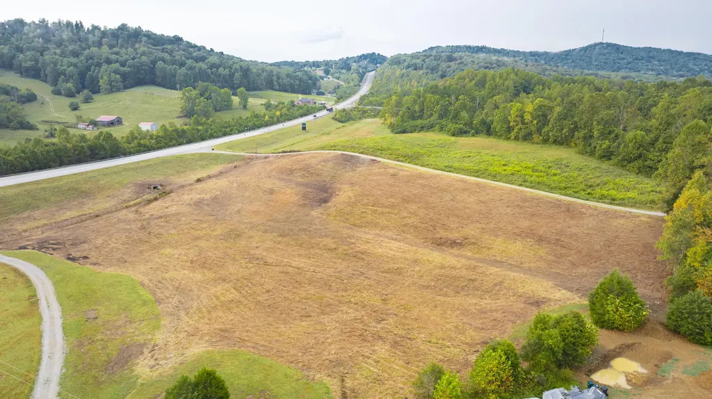 9300 Lake Cumberland Road Mt Vernon KY 40456