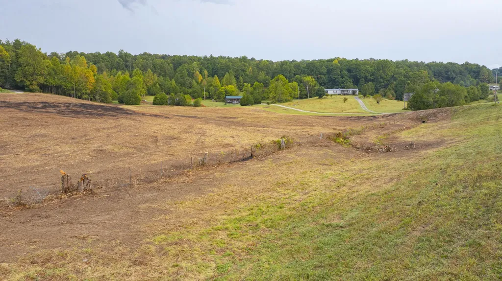 9300 Lake Cumberland Road Mt Vernon KY 40456