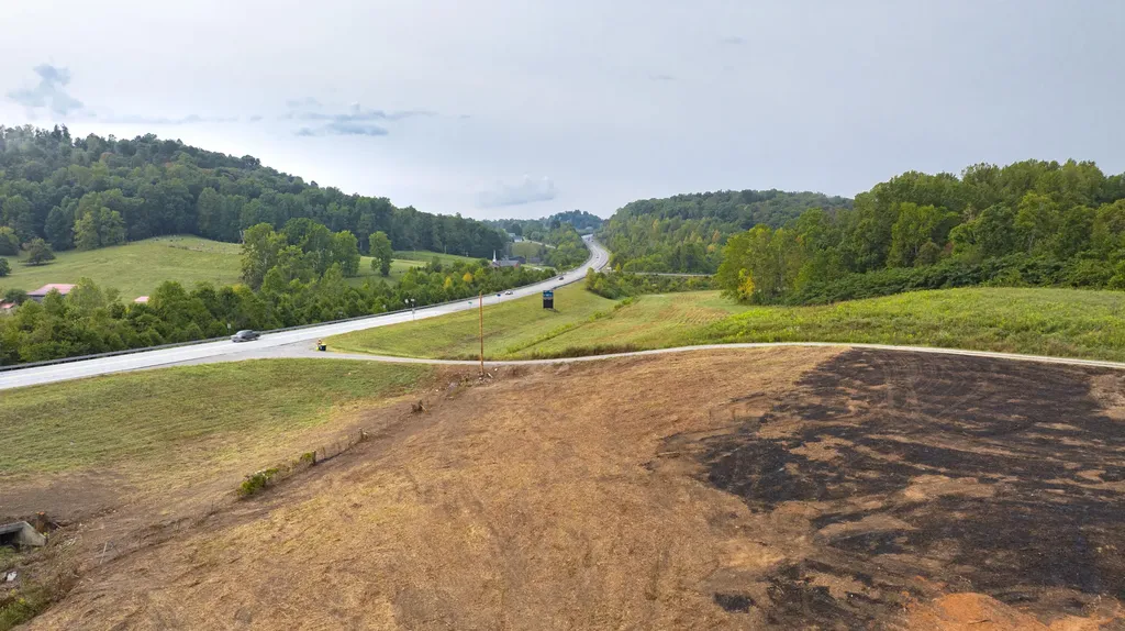9300 Lake Cumberland Road Mt Vernon KY 40456