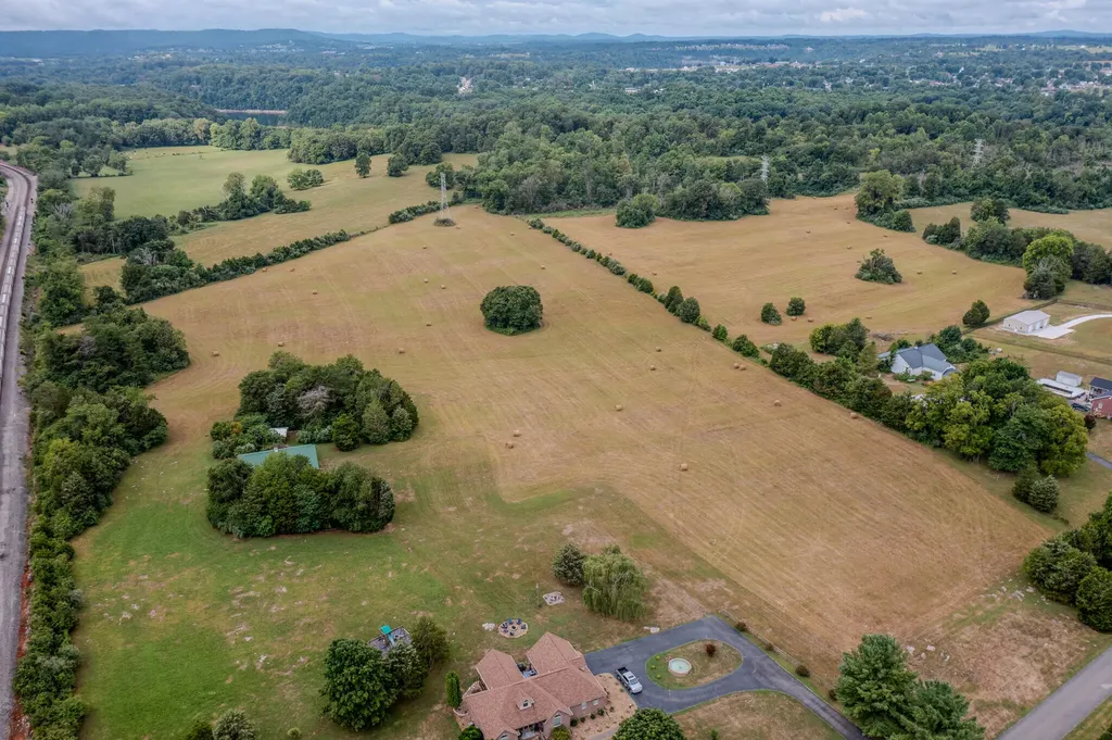24 Cedar Pointe Drive Somerset KY 42501